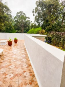 zweite ansicht der dachterrasse im doppelzimmer, ideal zum entspannen im freien.